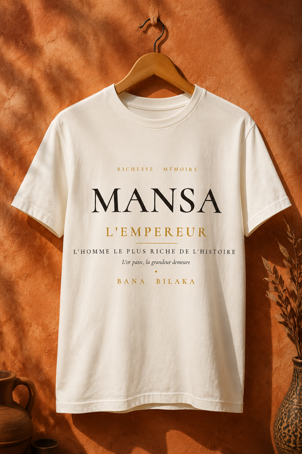 Bana Bilaka Mansa — t-shirt blanc sur cintre, ambiance boutique terracotta